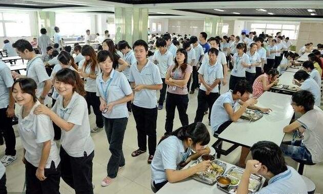 企業將食堂承包出去一年到底能省多少錢？